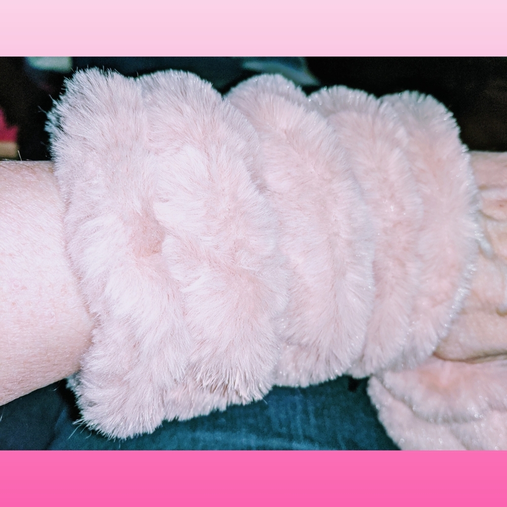 NWT I.N.C. Faux-Fur Fingerless Gloves - Picture 5 of 7